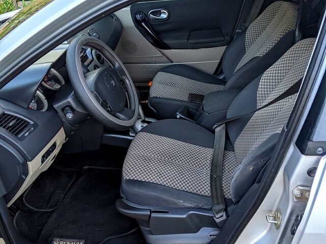 Рено Меган 2005 в Луцке на Automoto.ua Серый Рено Меган, объемом двигателя 1.6 л и пробегом 240 тыс. км за 3500 $, фото 5 на Automoto.ua