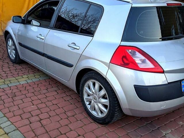 Рено Меган 2005 в Луцке на Automoto.ua Серый Рено Меган, объемом двигателя 1.6 л и пробегом 240 тыс. км за 3500 $, фото 1 на Automoto.ua