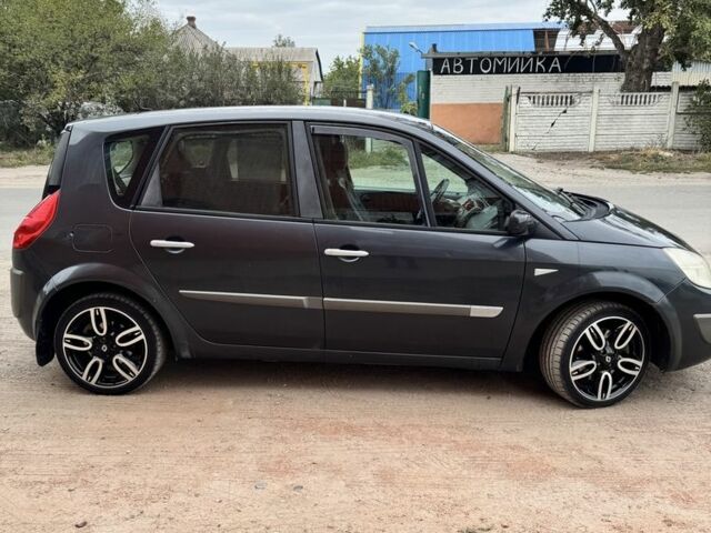 Серый Рено Меган, объемом двигателя 1.9 л и пробегом 280 тыс. км за 2000 $, фото 4 на Automoto.ua