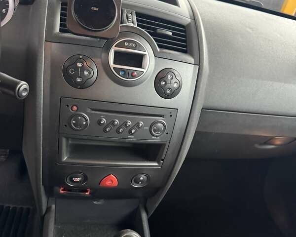 Серый Рено Меган, объемом двигателя 1.6 л и пробегом 237 тыс. км за 3800 $, фото 9 на Automoto.ua