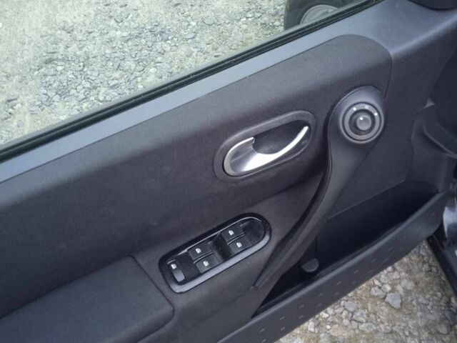 Серый Рено Меган, объемом двигателя 1.6 л и пробегом 222 тыс. км за 4200 $, фото 7 на Automoto.ua