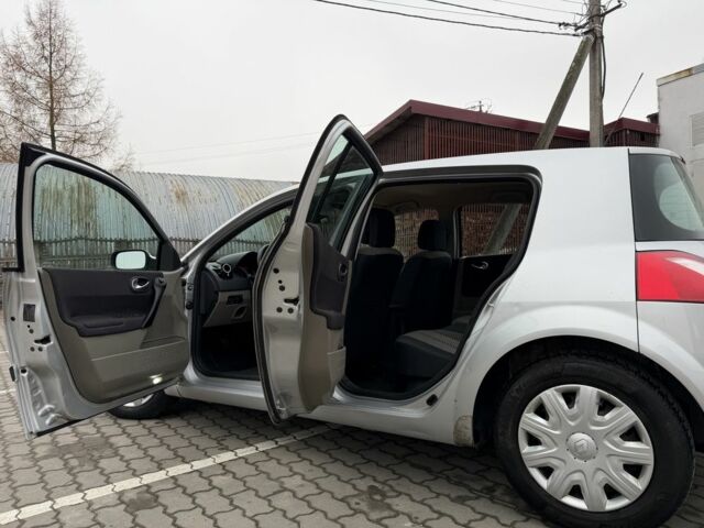 Серый Рено Меган, объемом двигателя 1.6 л и пробегом 280 тыс. км за 3999 $, фото 11 на Automoto.ua