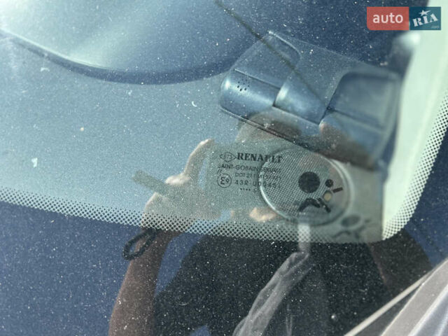 Серый Рено Меган, объемом двигателя 1.39 л и пробегом 190 тыс. км за 4000 $, фото 5 на Automoto.ua