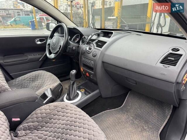 Серый Рено Меган, объемом двигателя 1.6 л и пробегом 237 тыс. км за 3800 $, фото 7 на Automoto.ua