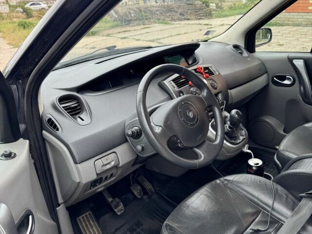 Серый Рено Меган, объемом двигателя 1.9 л и пробегом 280 тыс. км за 2000 $, фото 7 на Automoto.ua