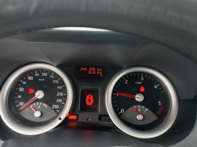 Сірий Рено Меган, об'ємом двигуна 1.5 л та пробігом 244 тис. км за 2700 $, фото 5 на Automoto.ua