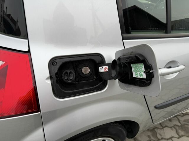 Серый Рено Меган, объемом двигателя 1.6 л и пробегом 280 тыс. км за 3999 $, фото 10 на Automoto.ua