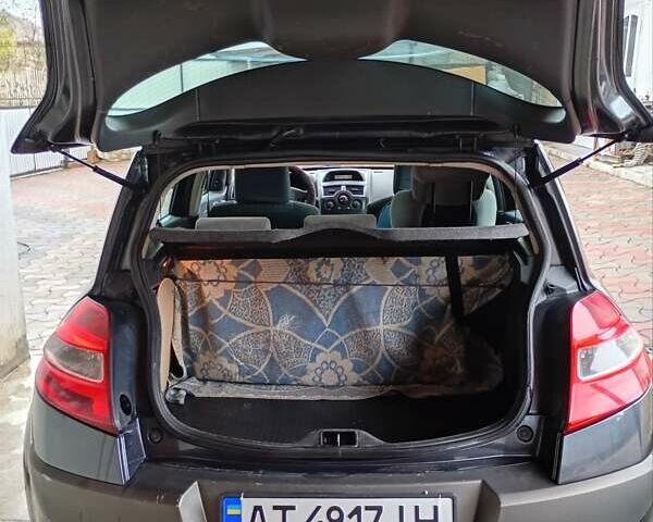 Рено Меган 2006 в Снятине на Automoto.ua Серый Рено Меган, объемом двигателя 1.46 л и пробегом 181 тыс. км за 4900 $, фото 9 на Automoto.ua