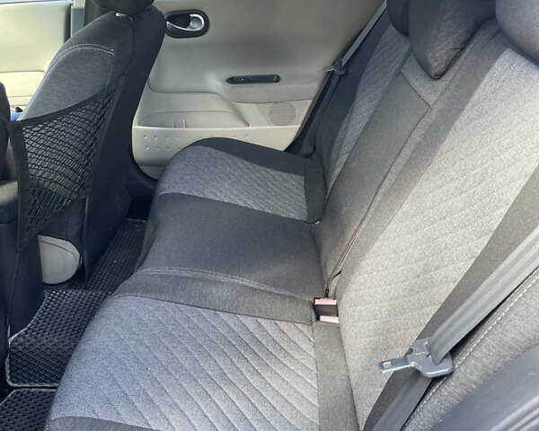 Сірий Рено Меган, об'ємом двигуна 1.6 л та пробігом 200 тис. км за 4300 $, фото 14 на Automoto.ua