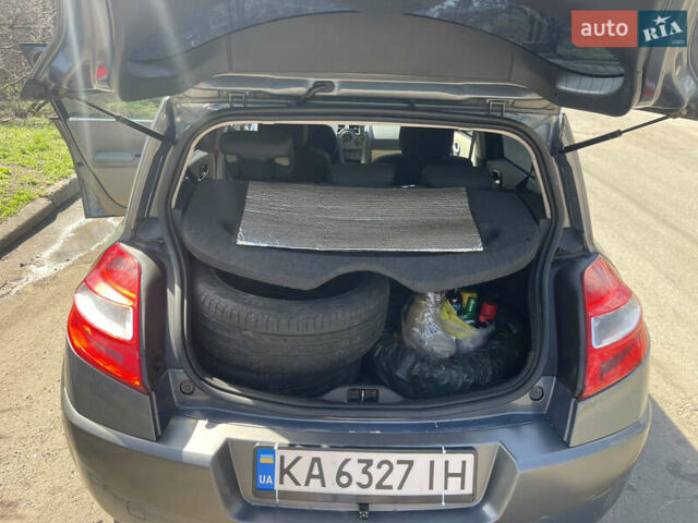 Сірий Рено Меган, об'ємом двигуна 1.6 л та пробігом 200 тис. км за 4300 $, фото 9 на Automoto.ua