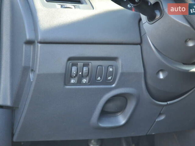 Рено Меган 2006 в Киеве на Automoto.ua Серый Рено Меган, объемом двигателя 1.6 л и пробегом 185 тыс. км за 6300 $, фото 49 на Automoto.ua