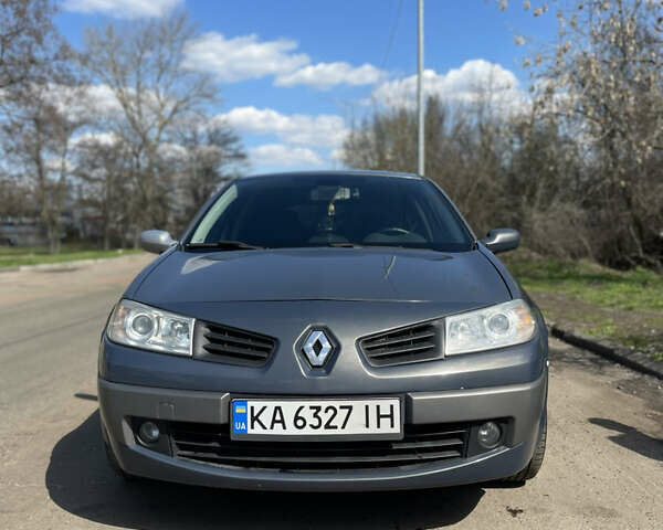 Сірий Рено Меган, об'ємом двигуна 1.6 л та пробігом 200 тис. км за 4300 $, фото 2 на Automoto.ua