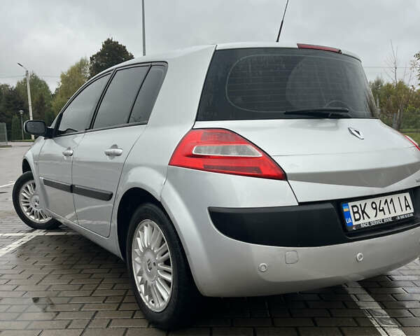 Рено Меган 2006 в Дубно на Automoto.ua Серый Рено Меган, объемом двигателя 1.6 л и пробегом 266 тыс. км за 3700 $, фото 7 на Automoto.ua
