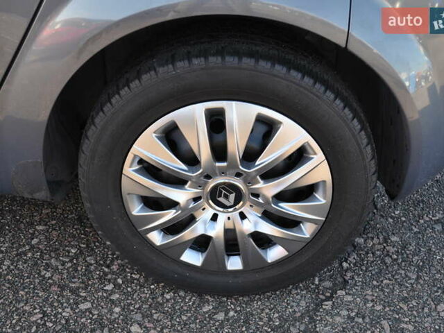 Рено Меган 2006 в Киеве на Automoto.ua Серый Рено Меган, объемом двигателя 1.6 л и пробегом 185 тыс. км за 6300 $, фото 13 на Automoto.ua