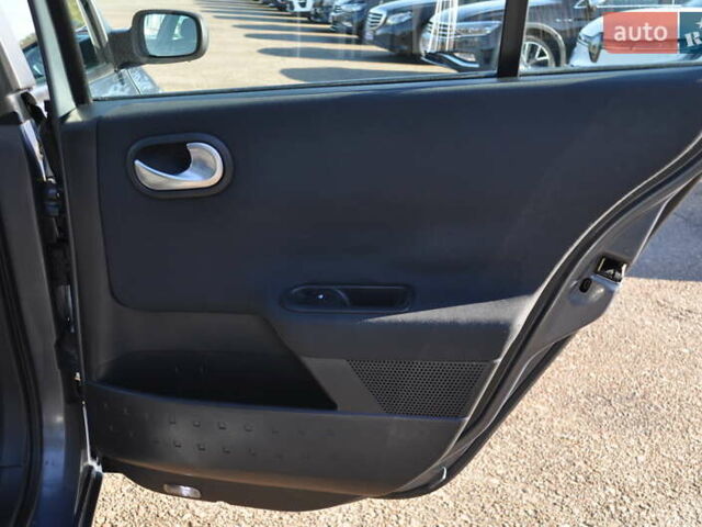 Рено Меган 2006 в Киеве на Automoto.ua Серый Рено Меган, объемом двигателя 1.6 л и пробегом 185 тыс. км за 6300 $, фото 25 на Automoto.ua