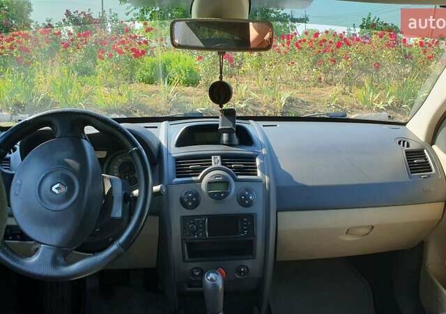 Серый Рено Меган, объемом двигателя 1.6 л и пробегом 173 тыс. км за 4999 $, фото 5 на Automoto.ua