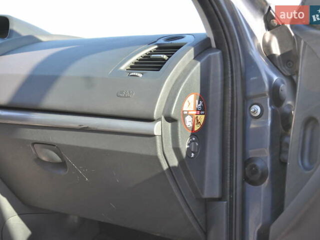 Рено Меган 2006 в Киеве на Automoto.ua Серый Рено Меган, объемом двигателя 1.6 л и пробегом 185 тыс. км за 6300 $, фото 32 на Automoto.ua