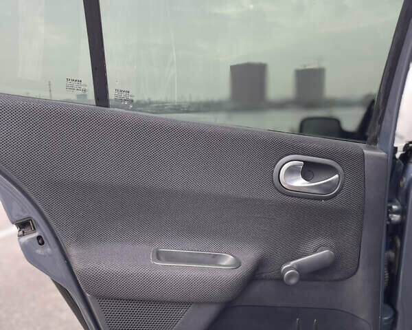 Сірий Рено Меган, об'ємом двигуна 1.39 л та пробігом 352 тис. км за 3999 $, фото 11 на Automoto.ua