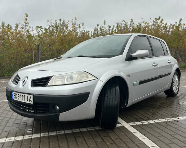 Рено Меган 2006 в Дубно на Automoto.ua Серый Рено Меган, объемом двигателя 1.6 л и пробегом 266 тыс. км за 3700 $, фото 3 на Automoto.ua