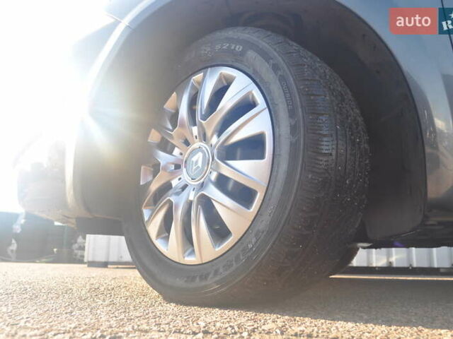 Рено Меган 2006 в Киеве на Automoto.ua Серый Рено Меган, объемом двигателя 1.6 л и пробегом 185 тыс. км за 6300 $, фото 10 на Automoto.ua