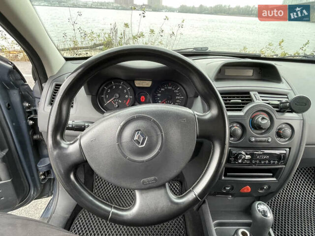Сірий Рено Меган, об'ємом двигуна 1.39 л та пробігом 352 тис. км за 3999 $, фото 12 на Automoto.ua