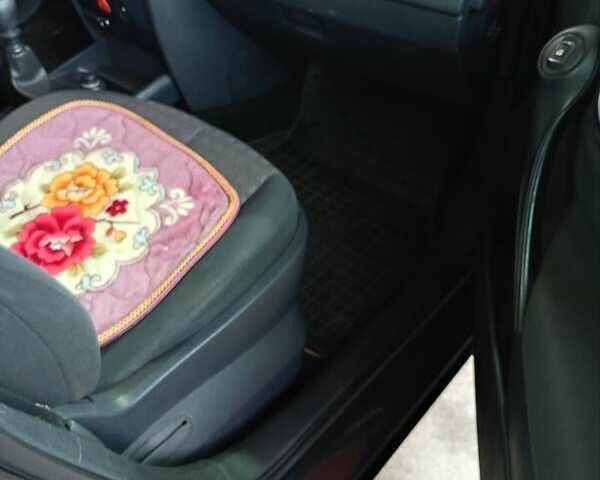 Рено Меган 2006 в Снятине на Automoto.ua Серый Рено Меган, объемом двигателя 1.46 л и пробегом 181 тыс. км за 4900 $, фото 11 на Automoto.ua