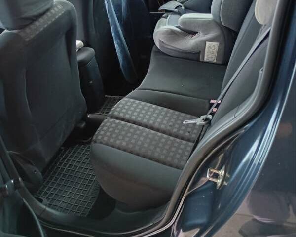 Рено Меган 2006 в Снятине на Automoto.ua Серый Рено Меган, объемом двигателя 1.46 л и пробегом 181 тыс. км за 4900 $, фото 12 на Automoto.ua