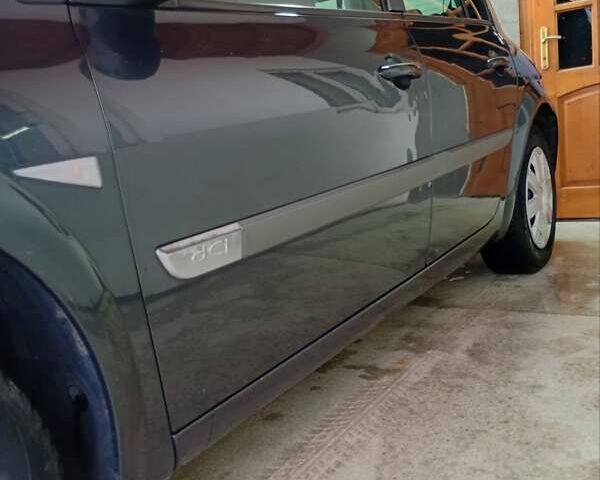 Рено Меган 2006 в Снятине на Automoto.ua Серый Рено Меган, объемом двигателя 1.46 л и пробегом 181 тыс. км за 4900 $, фото 2 на Automoto.ua