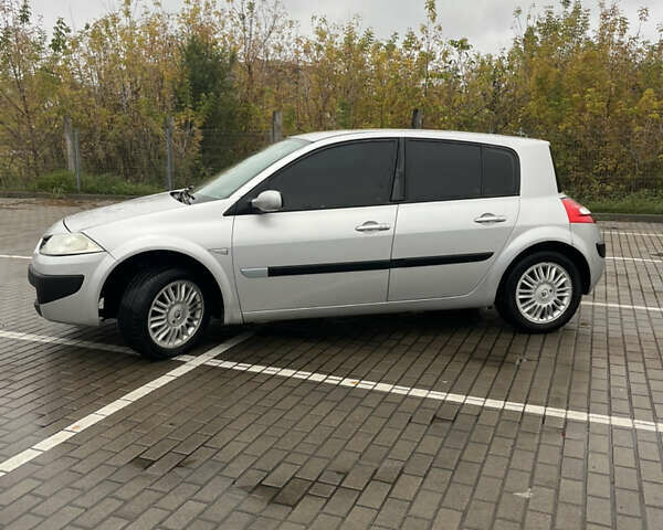 Рено Меган 2006 в Дубно на Automoto.ua Серый Рено Меган, объемом двигателя 1.6 л и пробегом 266 тыс. км за 3700 $, фото 5 на Automoto.ua