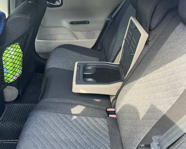 Сірий Рено Меган, об'ємом двигуна 1.6 л та пробігом 200 тис. км за 4300 $, фото 11 на Automoto.ua