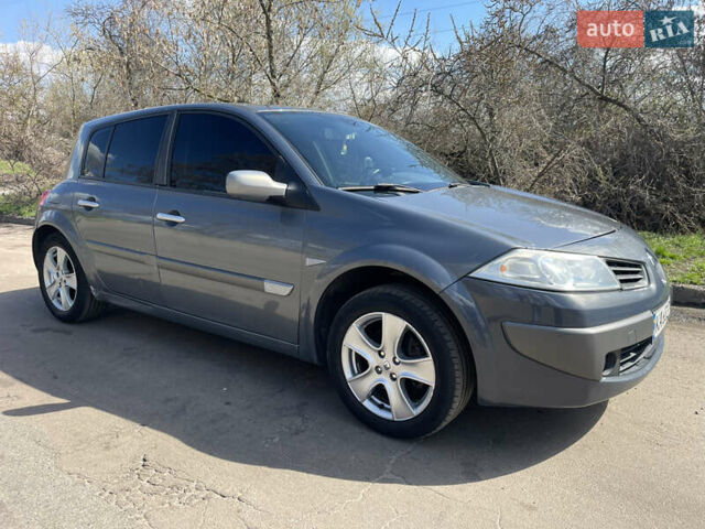 Сірий Рено Меган, об'ємом двигуна 1.6 л та пробігом 200 тис. км за 4300 $, фото 1 на Automoto.ua
