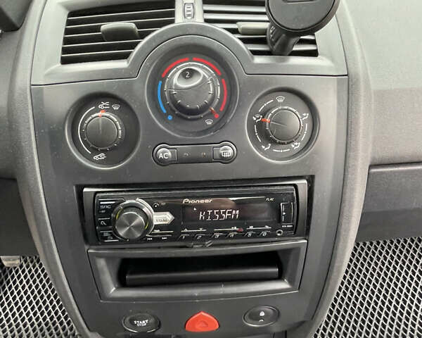 Сірий Рено Меган, об'ємом двигуна 1.39 л та пробігом 352 тис. км за 3999 $, фото 13 на Automoto.ua