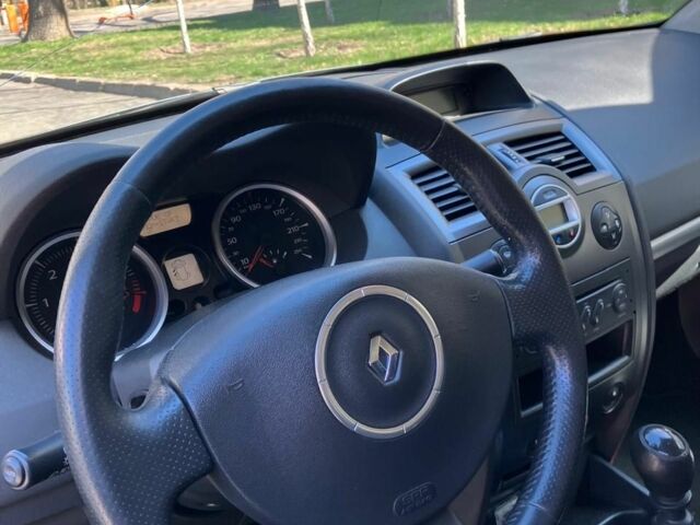 Серый Рено Меган, объемом двигателя 1.5 л и пробегом 3 тыс. км за 4200 $, фото 6 на Automoto.ua