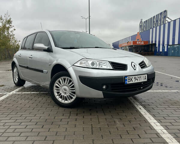 Рено Меган 2006 в Дубно на Automoto.ua Серый Рено Меган, объемом двигателя 1.6 л и пробегом 266 тыс. км за 3700 $, фото 1 на Automoto.ua