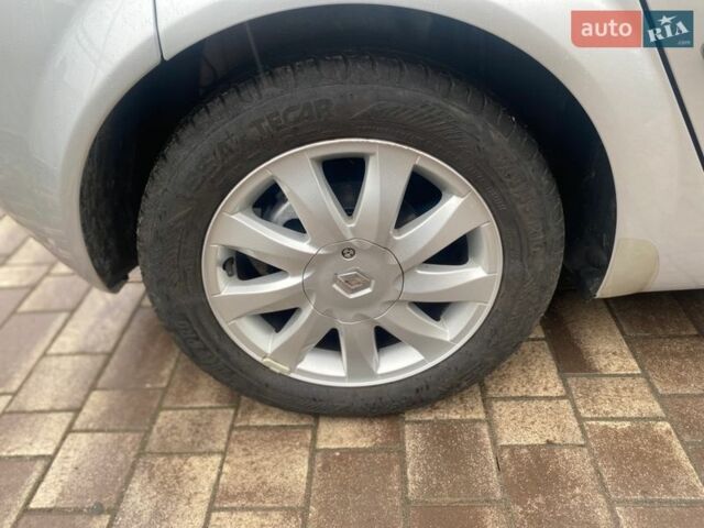 Серый Рено Меган, объемом двигателя 1.6 л и пробегом 173 тыс. км за 5490 $, фото 26 на Automoto.ua