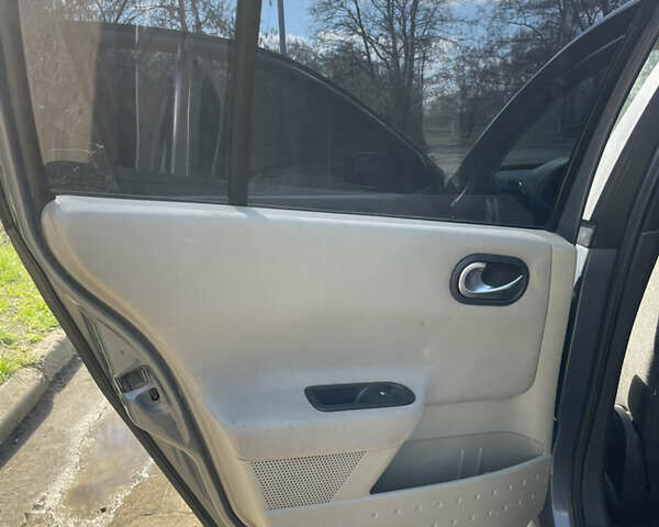 Сірий Рено Меган, об'ємом двигуна 1.6 л та пробігом 200 тис. км за 4300 $, фото 19 на Automoto.ua