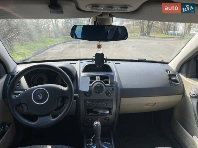 Сірий Рено Меган, об'ємом двигуна 1.6 л та пробігом 200 тис. км за 4300 $, фото 16 на Automoto.ua