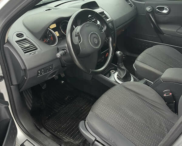 Рено Меган 2006 в Дубно на Automoto.ua Серый Рено Меган, объемом двигателя 1.6 л и пробегом 266 тыс. км за 3700 $, фото 12 на Automoto.ua