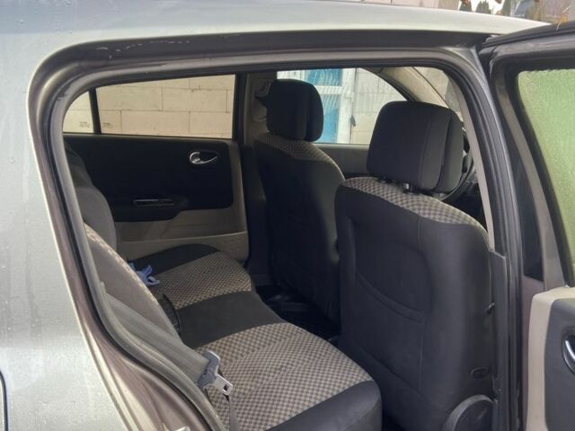 Серый Рено Меган, объемом двигателя 1.5 л и пробегом 235 тыс. км за 1600 $, фото 12 на Automoto.ua