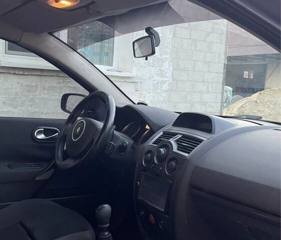 Серый Рено Меган, объемом двигателя 1.5 л и пробегом 200 тыс. км за 5000 $, фото 5 на Automoto.ua