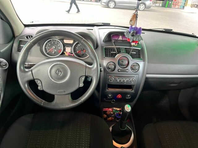 Серый Рено Меган, объемом двигателя 1.6 л и пробегом 176 тыс. км за 4600 $, фото 5 на Automoto.ua