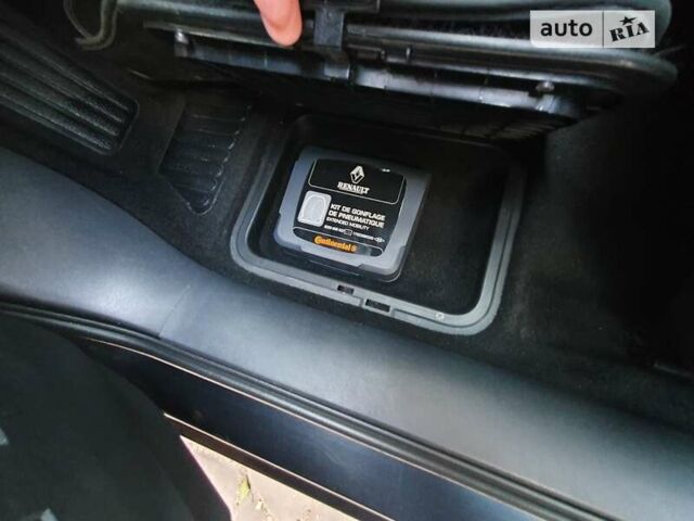 Серый Рено Меган, объемом двигателя 1.6 л и пробегом 182 тыс. км за 5600 $, фото 38 на Automoto.ua