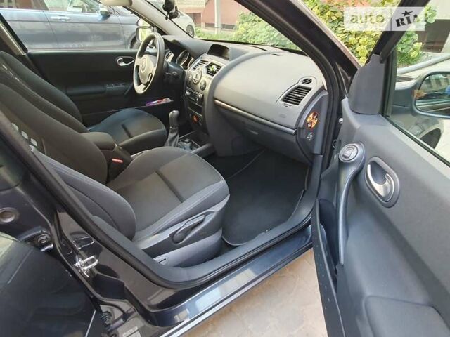 Серый Рено Меган, объемом двигателя 1.6 л и пробегом 182 тыс. км за 5600 $, фото 19 на Automoto.ua