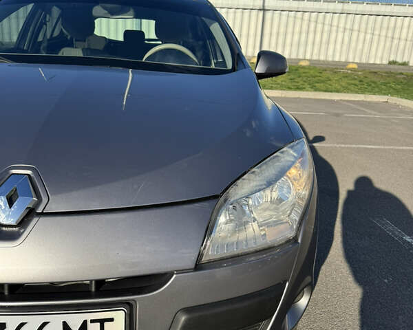 Серый Рено Меган, объемом двигателя 1.9 л и пробегом 238 тыс. км за 5400 $, фото 23 на Automoto.ua