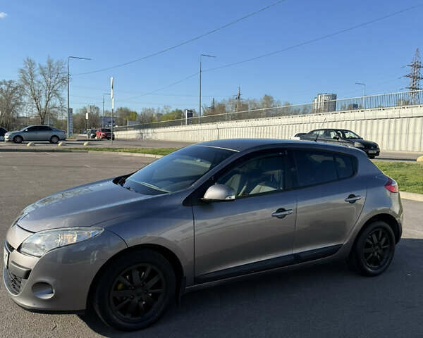 Серый Рено Меган, объемом двигателя 1.9 л и пробегом 238 тыс. км за 5400 $, фото 20 на Automoto.ua