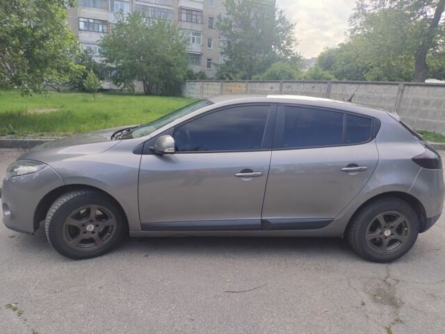 Серый Рено Меган, объемом двигателя 1.5 л и пробегом 350 тыс. км за 5700 $, фото 6 на Automoto.ua