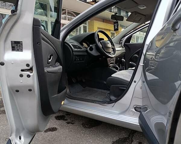 Серый Рено Меган, объемом двигателя 1.6 л и пробегом 176 тыс. км за 6700 $, фото 15 на Automoto.ua