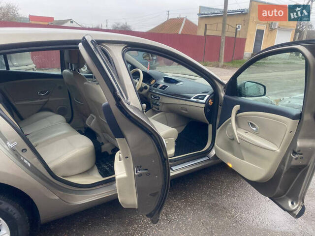Серый Рено Меган, объемом двигателя 1.46 л и пробегом 230 тыс. км за 6999 $, фото 4 на Automoto.ua