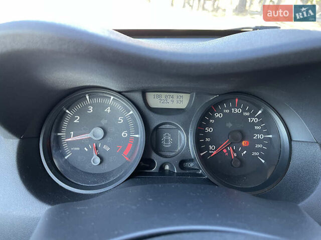 Серый Рено Меган, объемом двигателя 1.6 л и пробегом 188 тыс. км за 4400 $, фото 6 на Automoto.ua
