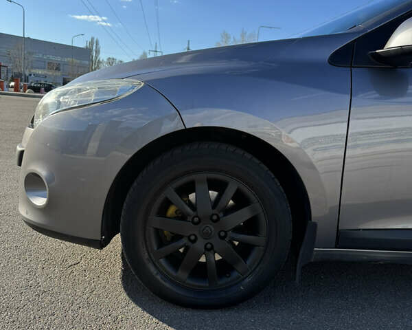 Серый Рено Меган, объемом двигателя 1.9 л и пробегом 238 тыс. км за 5400 $, фото 4 на Automoto.ua